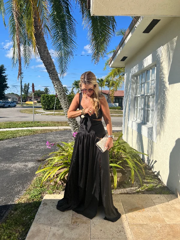 EUGENIA BLACK MAXI DRESS Stylish Maxi Dress with Pleats